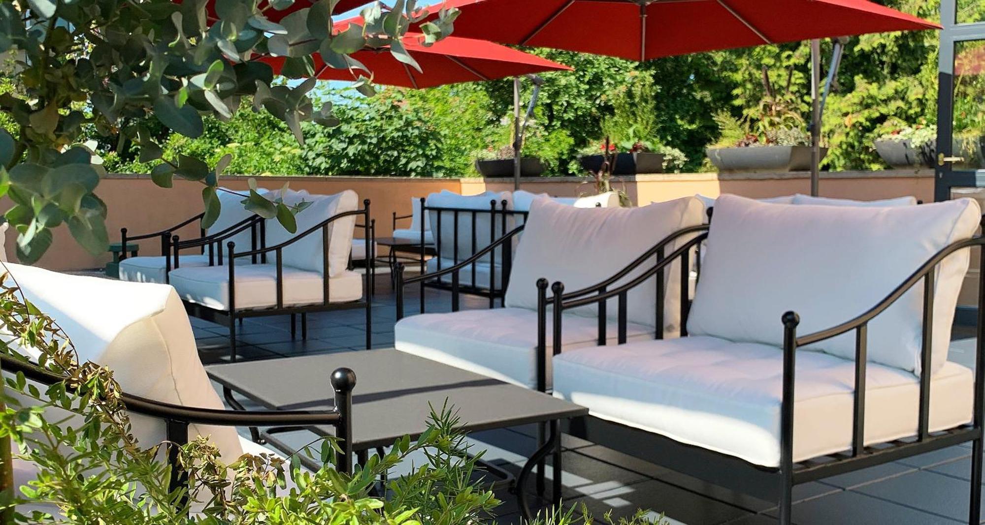 Victor'S Residenz-Hotel Schloss Berg Nenning Exterior foto The patio at the Hotel Valley Ho