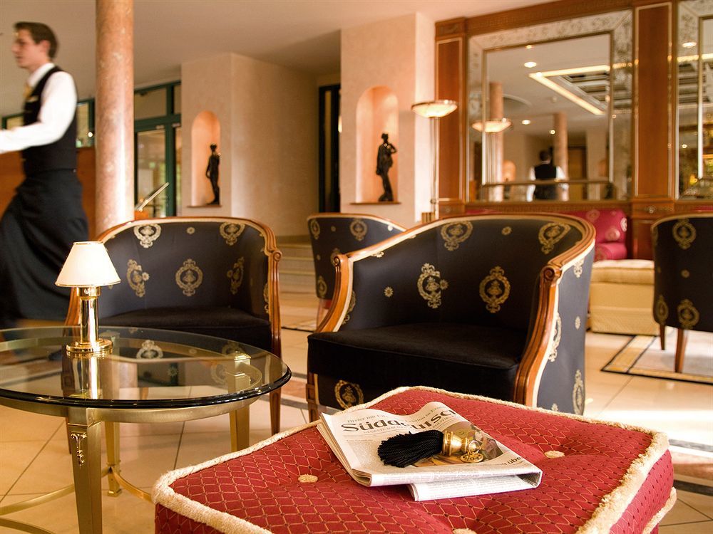 Victor'S Residenz-Hotel Schloss Berg Nenning Exterior foto Lobby